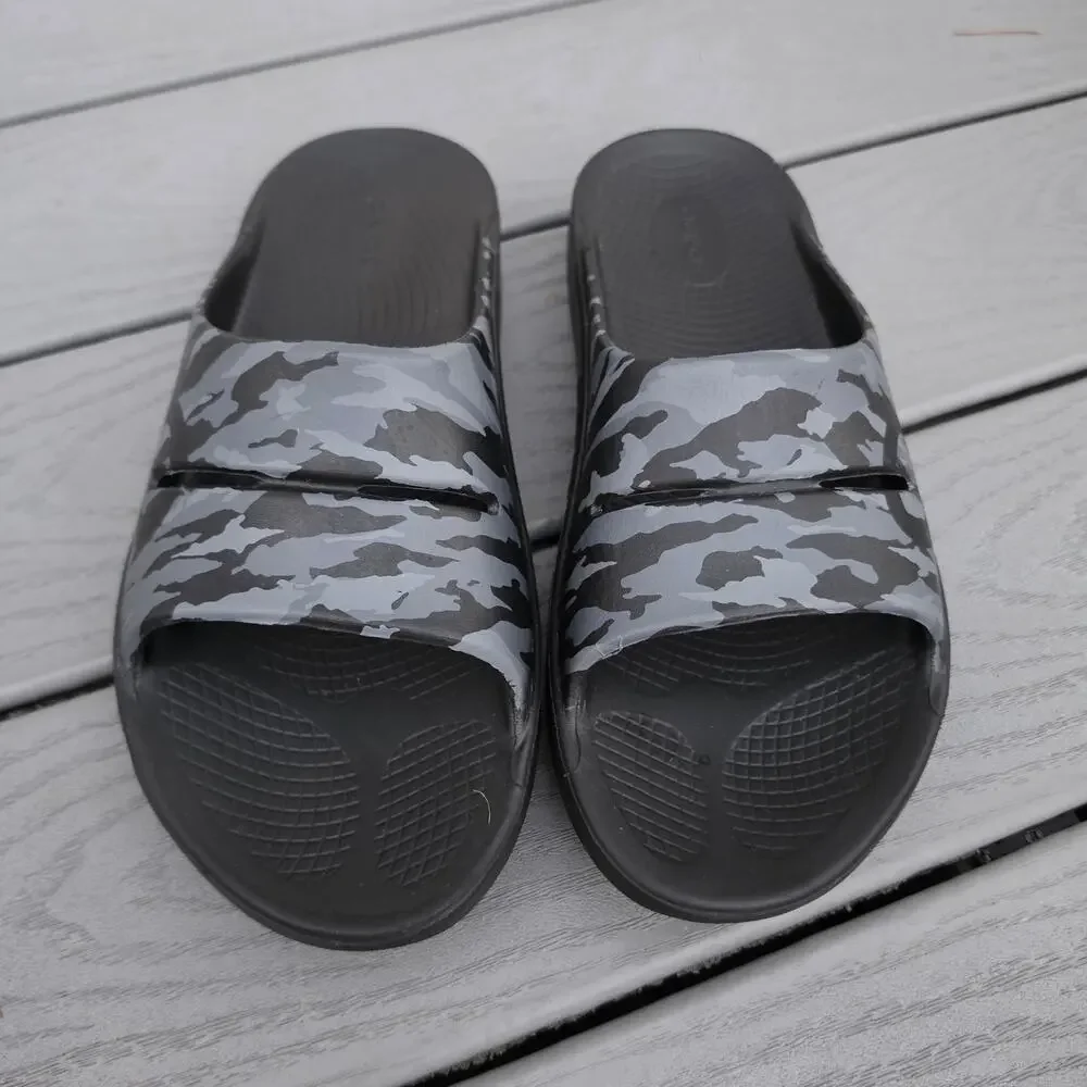 Oofos Unisex Sport Recovery Slides Sandals Camouflage Gray, Size M 11 & W 13